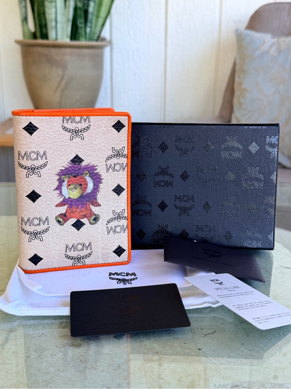 🆕 in Box MCM Passport Holder Limited Edition